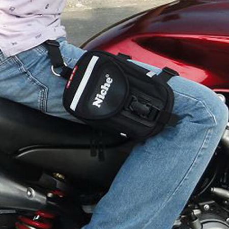 Moottoripyörän laukkutarvikkeet - Säädettävällä hihnalla varustettu reisitaskulaukku voidaan kiinnittää vyöhön ja reiteen
